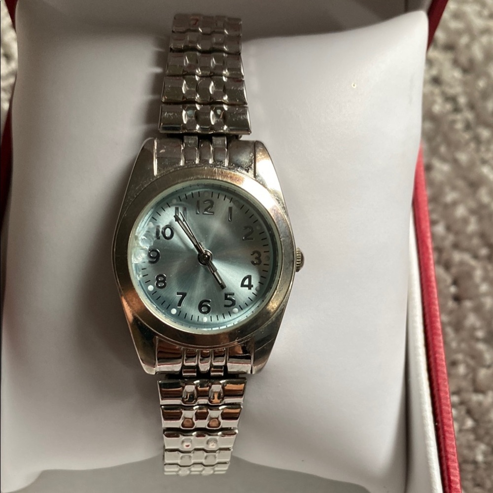 Silver watch with elastic band